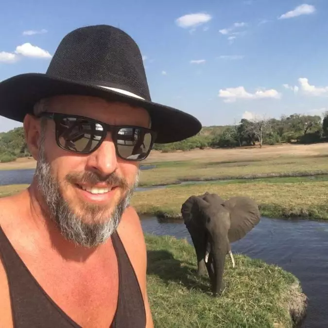 2 Elephant on Safari in Botswana