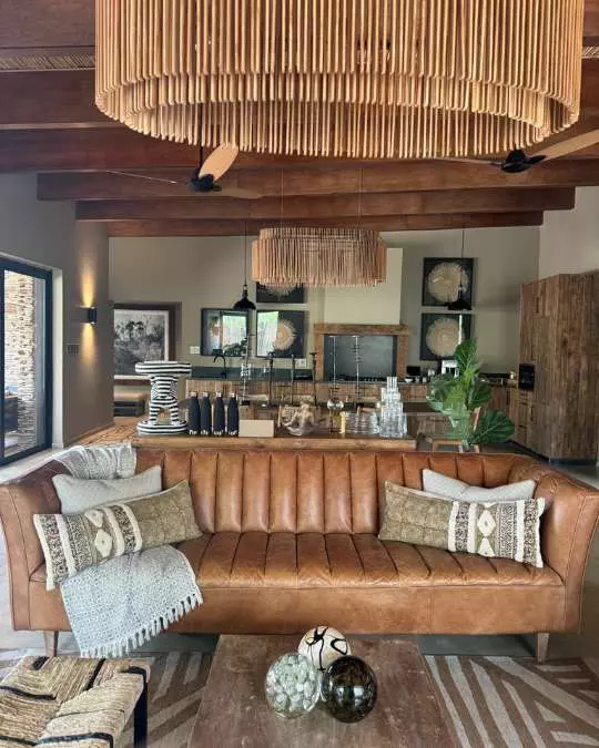 Nanan Travel - Balancing Luxury & Wilderness in African Safaris _ Ultimate Guide (9) Nanan Travel - Balancing Luxury & Wilderness in African Safaris _ Ultimate Guide-luxury accommodation