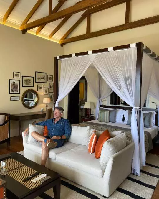 The Role of Travel Agents in Planning African Safaris (10) Nanan Travel - Balancing Luxury & Wilderness in African Safaris _ Ultimate Guide-lion sighting on a safari