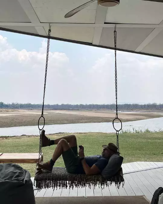 The Role of Travel Agents in Planning African Safaris (6) Nanan Travel - Balancing Luxury & Wilderness in African Safaris _ Ultimate Guide-clients on a safari-honeymoon