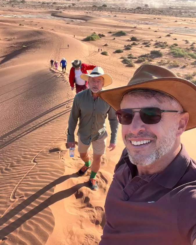 Nanan Travel - Family Luxury Safaris_ 5 Dream Destinations for All Ages - Namibia (2) Nanan Travel - Balancing Luxury & Wilderness in African Safaris _ Ultimate Guide-German and Jan with meercats on safari in Botswana