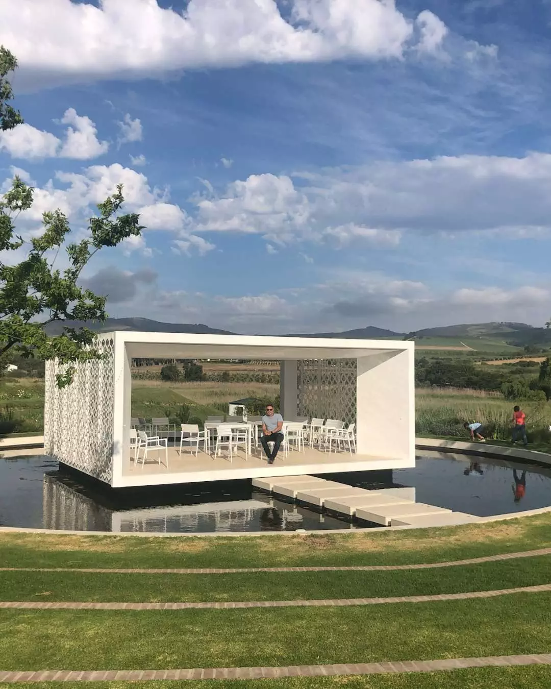 Nanan Travel - Vintage South Africa_ Five Wine Experiences Reserved for the Cultured Palate (11) Nanan Travel - Balancing Luxury & Wilderness in African Safaris _ Ultimate Guide-clients on a safari-honeymoon