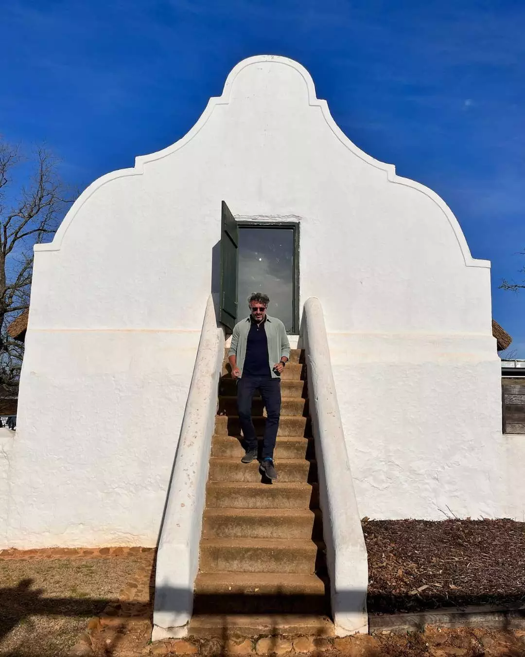 Nanan Travel - Vintage South Africa_ Five Wine Experiences Reserved for the Cultured Palate (14) Nanan Travel - Balancing Luxury & Wilderness in African Safaris _ Ultimate Guide-clients on a safari-honeymoon