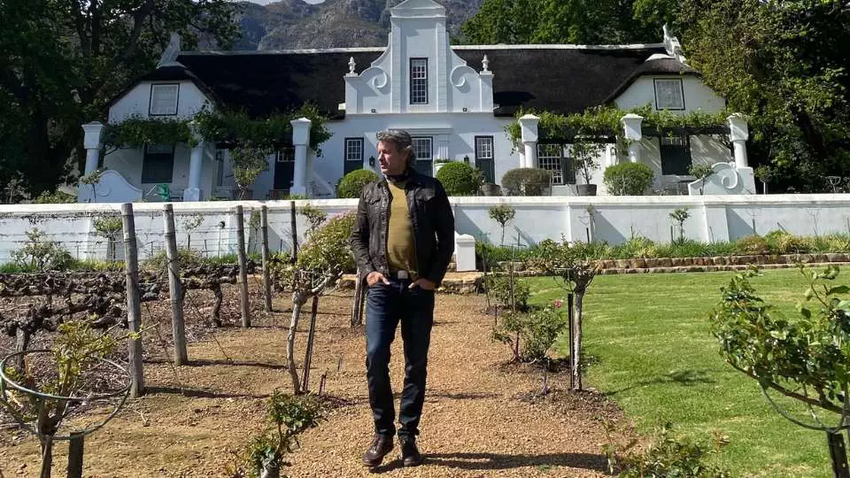 Sudáfrica Vintage: Cinco Experiencias Vinícolas Reservadas para Paladares Cultos